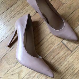 Victoria Secret nude pumps size 7.5